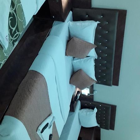 Hotel Golden Hayyath Inn ムンバイ エクステリア 写真