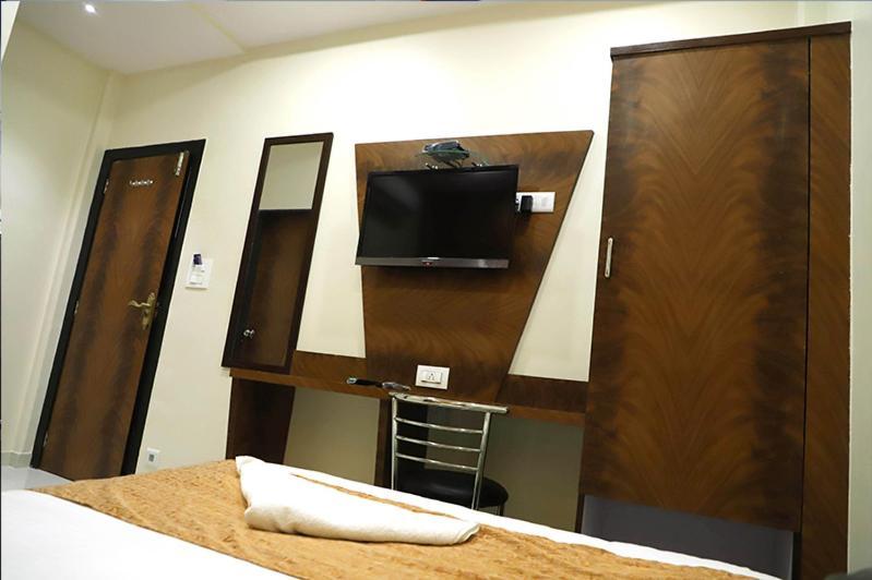 Hotel Golden Hayyath Inn ムンバイ エクステリア 写真