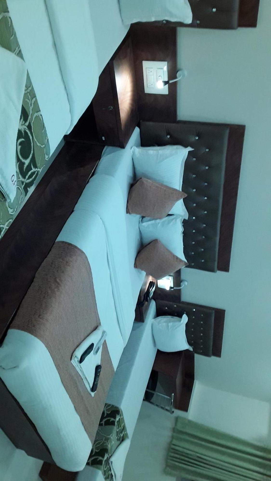 Hotel Golden Hayyath Inn ムンバイ エクステリア 写真