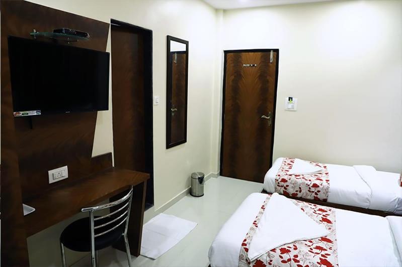 Hotel Golden Hayyath Inn ムンバイ エクステリア 写真