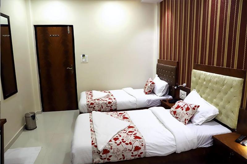 Hotel Golden Hayyath Inn ムンバイ エクステリア 写真