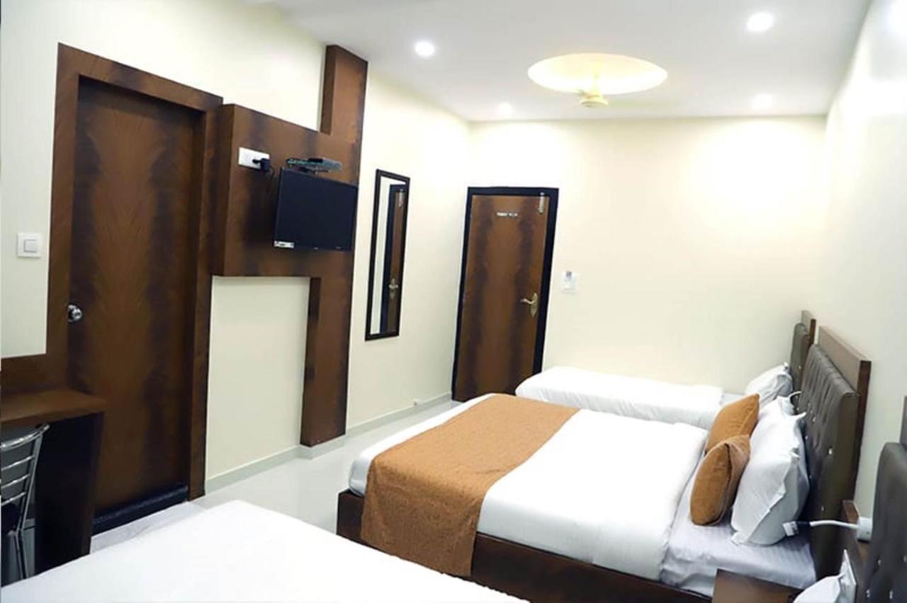 Hotel Golden Hayyath Inn ムンバイ エクステリア 写真
